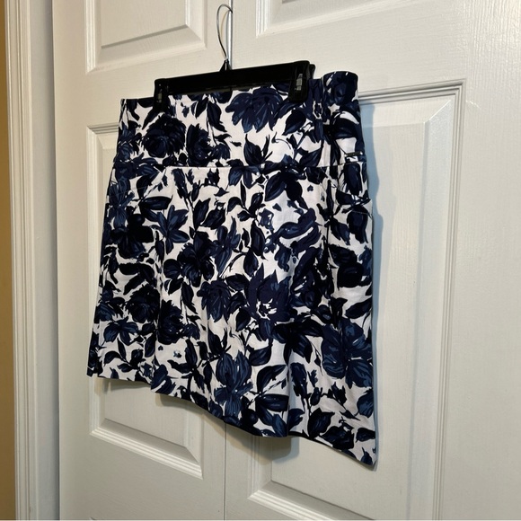 S.C.&CO. Floral Pull-On Tummy Control Active Skort Size XXL Blue White - Picture 5 of 12